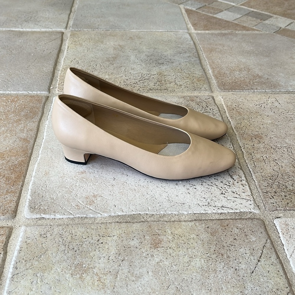 Vaneli Cream Block Heel Pumps Timeless Elegance - Picture 7 of 7